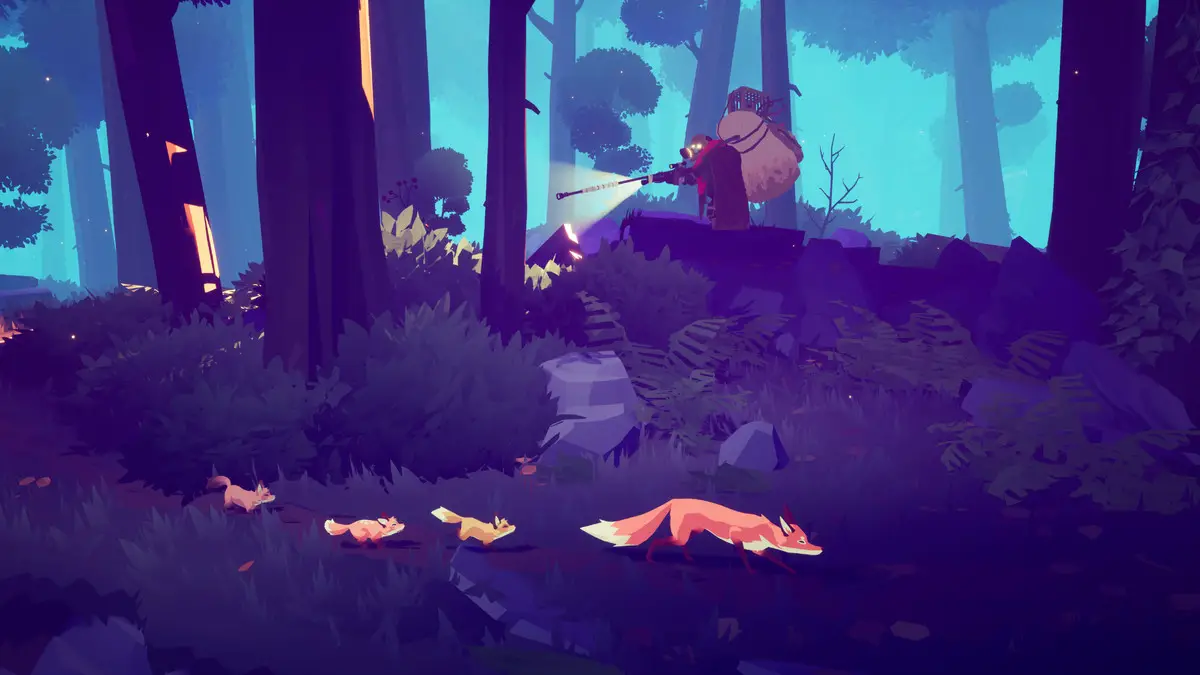 Captura de tela de Endling - Extinction is Forever com uma família de quatro raposas em uma floresta densa passando por uma máscara de gás fortemente blindada usando um humano Scavenger empunhando um rifle sniper.